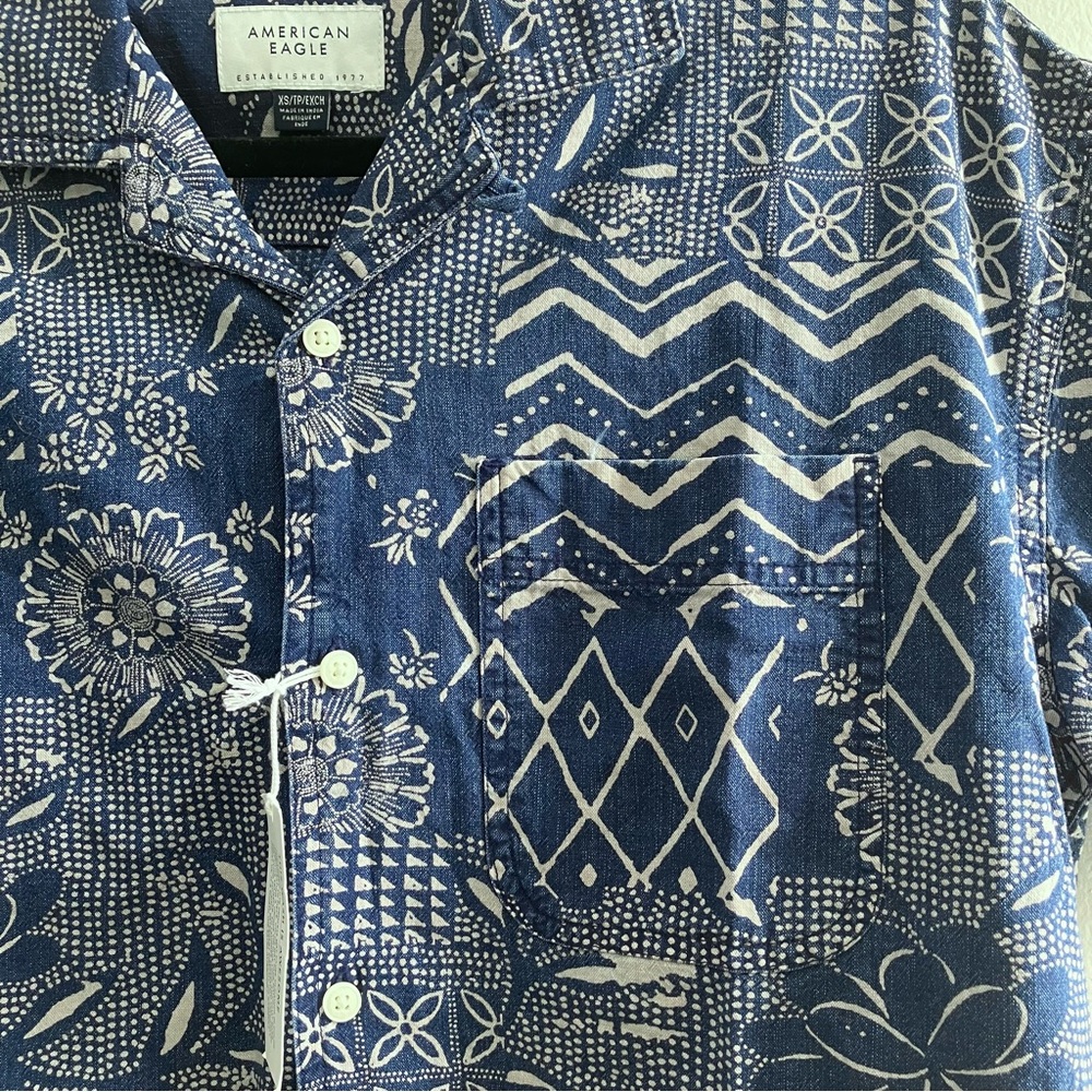 NWOT American Eagle Printed Button-Up Poolside Shirt Men's XS Short Sleeve Blue - Picture 3 of 11